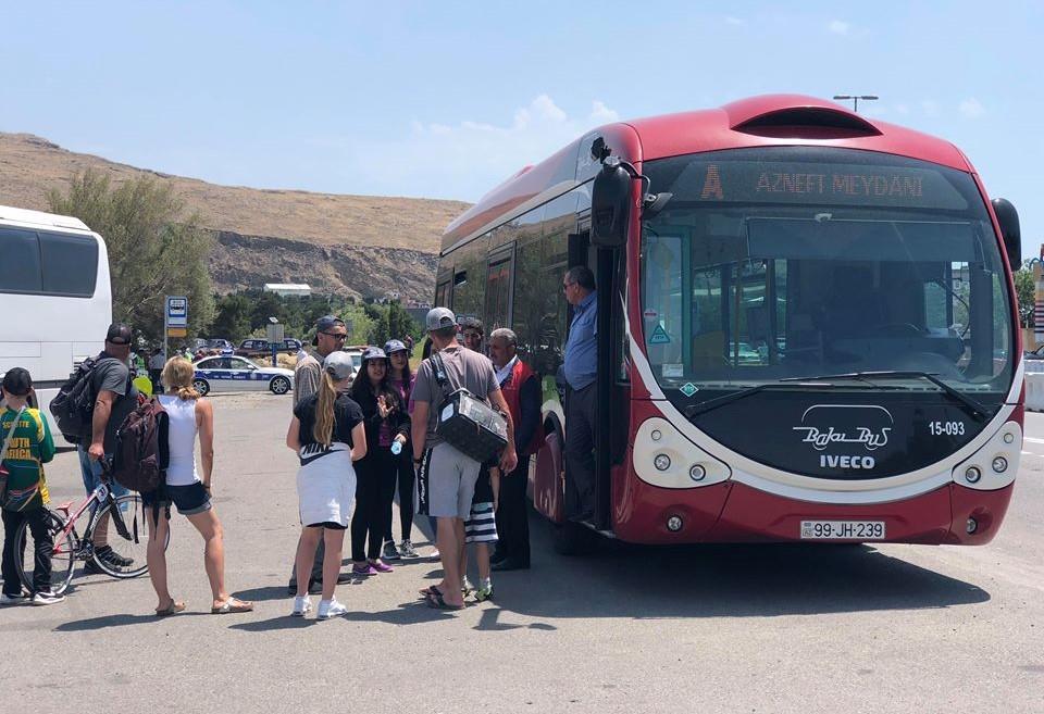 В Баку начали курсировать бесплатные автобусы