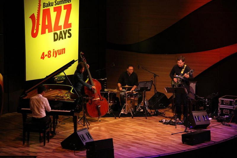 В Центре мугама прошел грандиозный концерт Эльчина Ширинова и венгерских музыкантов