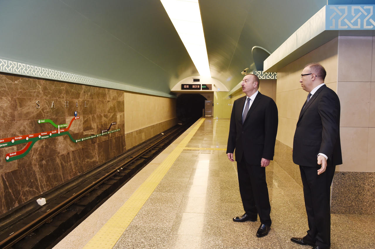 Президент Ильхам Алиев ознакомился с проведенными на станции метро "Сахиль" после реконструкции работами