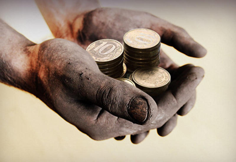 Грязные и заразные: на каких деньгах микробов больше