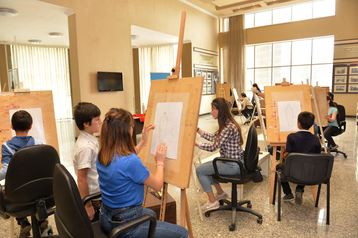 Общественное объединение «Региональное развитие» Фонда Гейдара Алиева организовало тренинги по изобразительному искусству