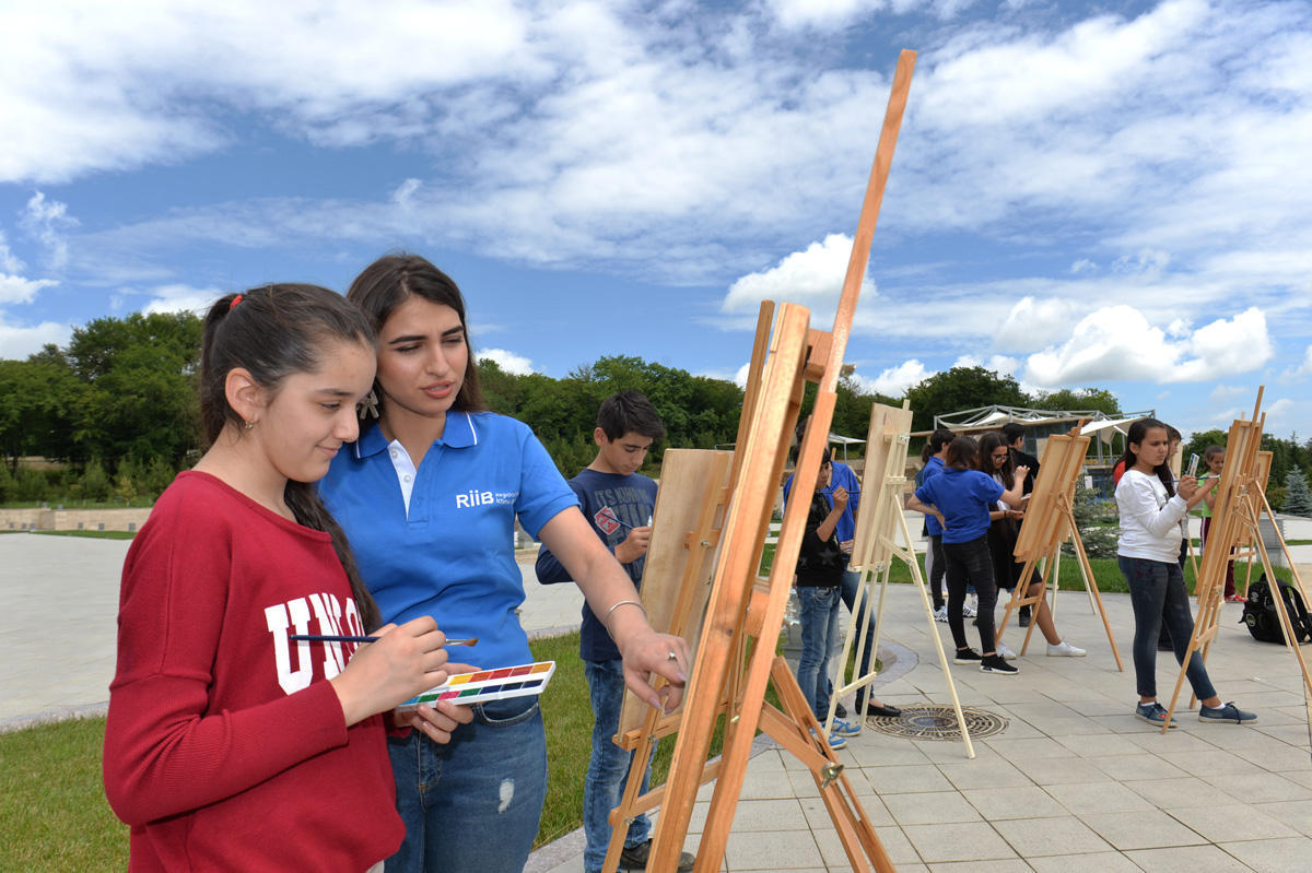 Общественное объединение «Региональное развитие» Фонда Гейдара Алиева организовало тренинги по изобразительному искусству