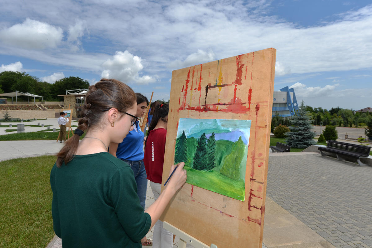 Общественное объединение «Региональное развитие» Фонда Гейдара Алиева организовало тренинги по изобразительному искусству