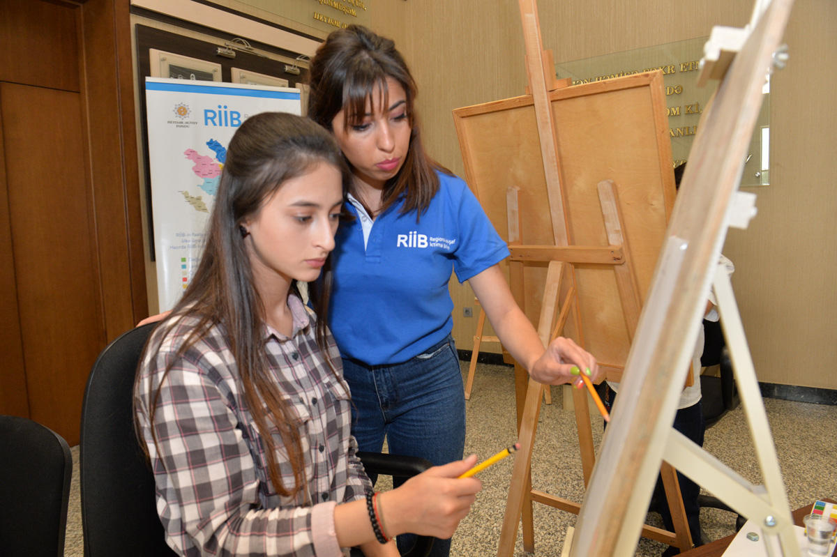 Общественное объединение «Региональное развитие» Фонда Гейдара Алиева организовало тренинги по изобразительному искусству