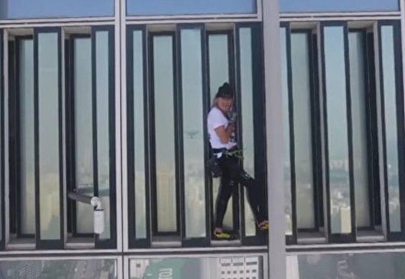 Как "человеку-пауку" не дали покорить небоскреб в Сеуле