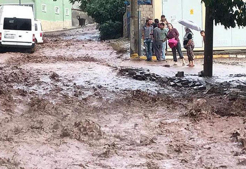 В Шамахинском районе после ливней восстановлены дорога и мост
