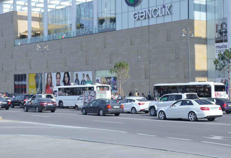 Gənclik Mall qarşısındakı tıxacın aradan qaldırılması üçün YOL tapıldı