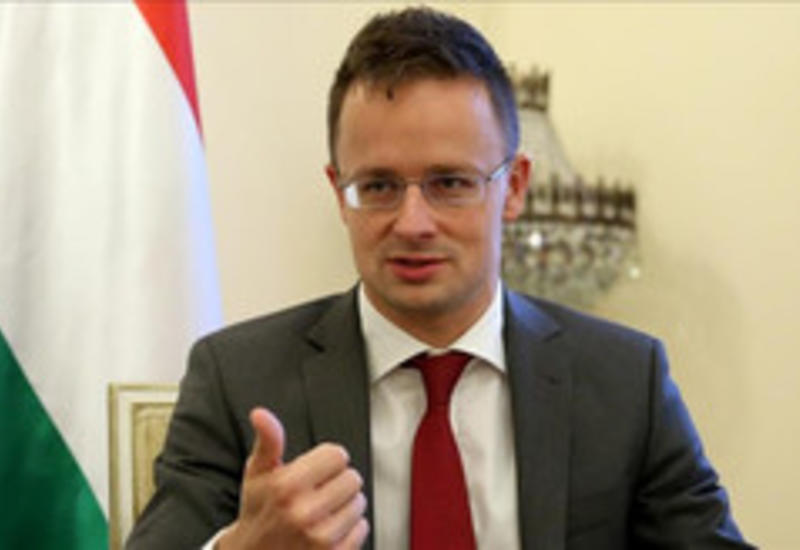 Глава МИД Венгрии прибыл в Азербайджан