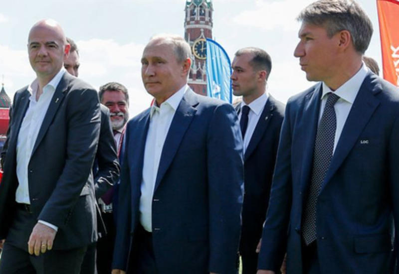 Владимир Путин встретился с легендами футбола