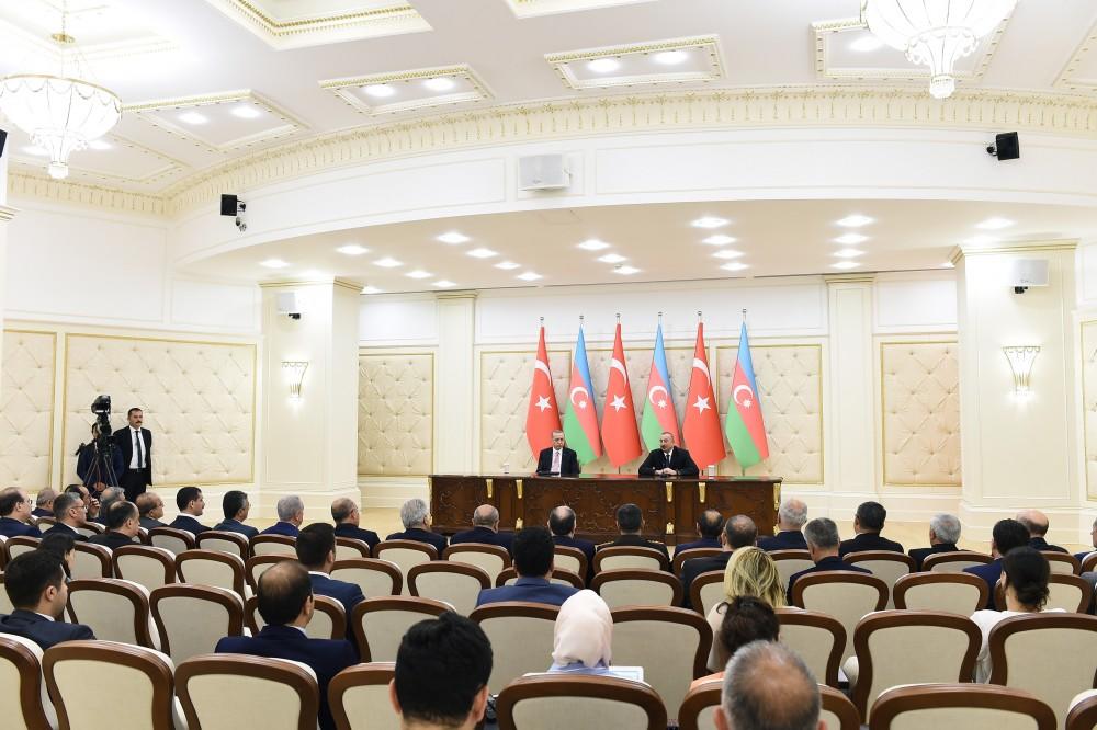 Президенты Азербайджана и Турции выступили с заявлениями для печати