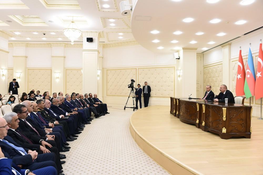 Президенты Азербайджана и Турции выступили с заявлениями для печати