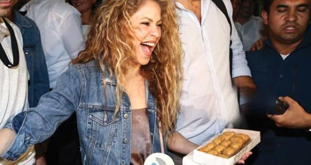 Şakira İstanbulda — Türkcə danışdı, paxlava yedi