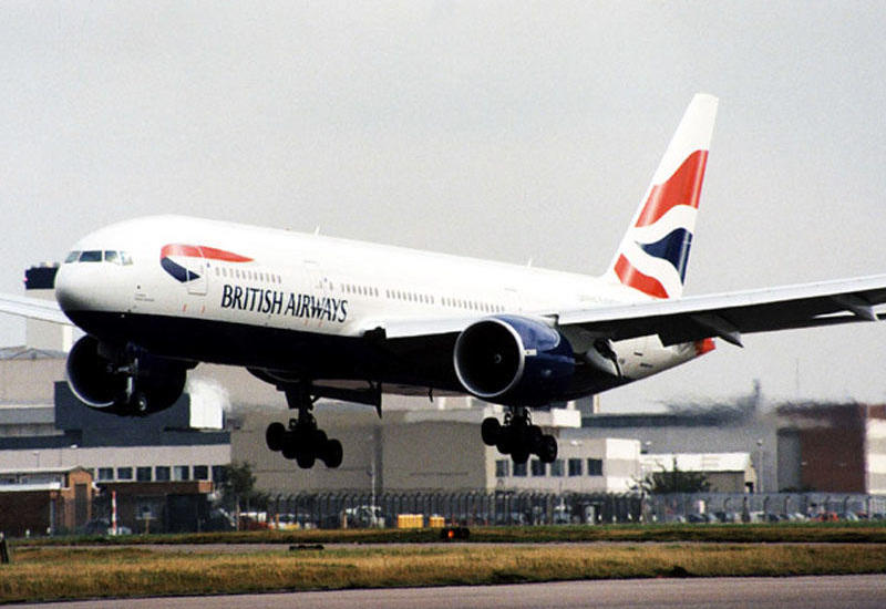 Летевший из Лондона в Мумбаи лайнер вынужденно сел в Баку из-за отказа двигателя