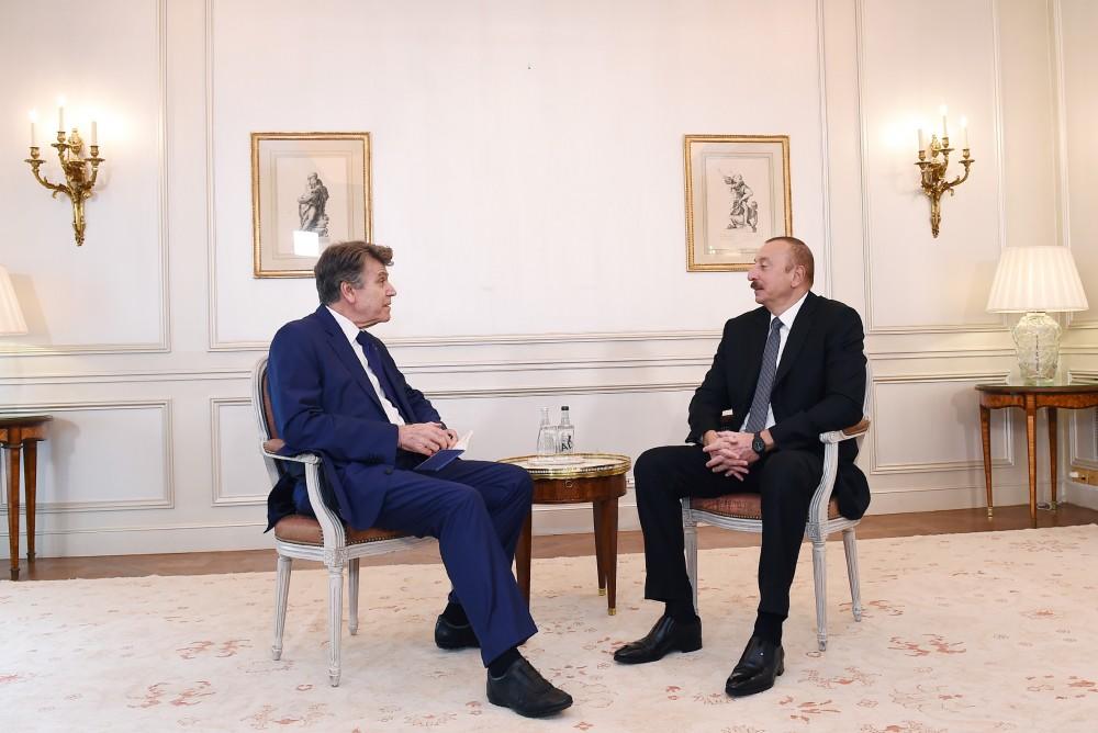 Президент Ильхам Алиев встретился в Париже с председателем Французского института международных отношений и главой компании TOTAL