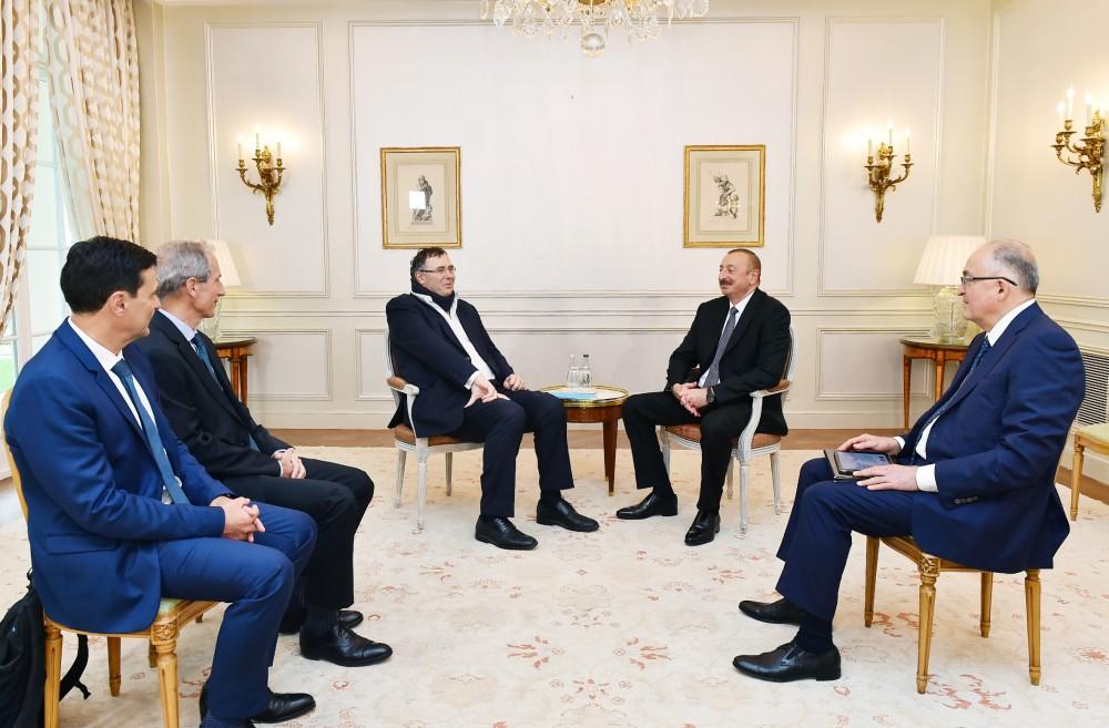 Президент Ильхам Алиев встретился в Париже с председателем Французского института международных отношений и главой компании TOTAL