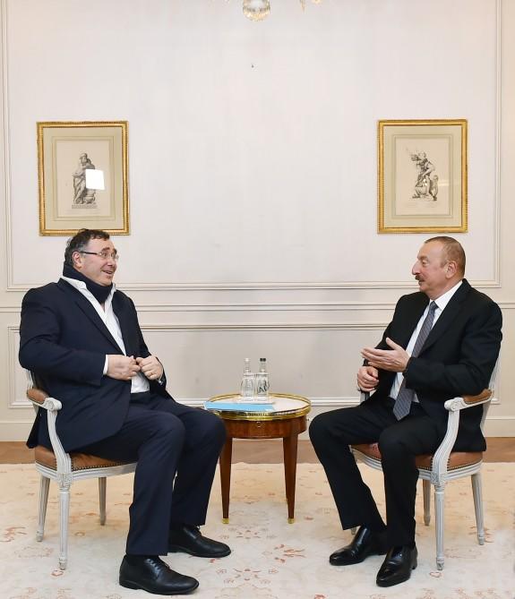 Президент Ильхам Алиев встретился в Париже с председателем Французского института международных отношений и главой компании TOTAL