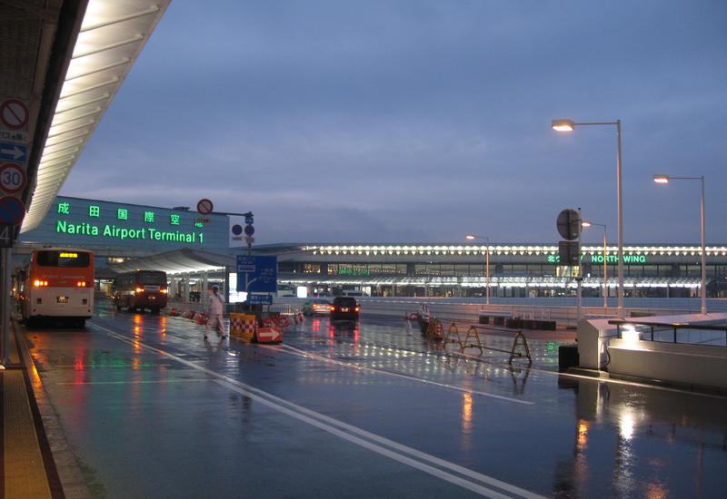 В Японии отменили сотни авиарейсов