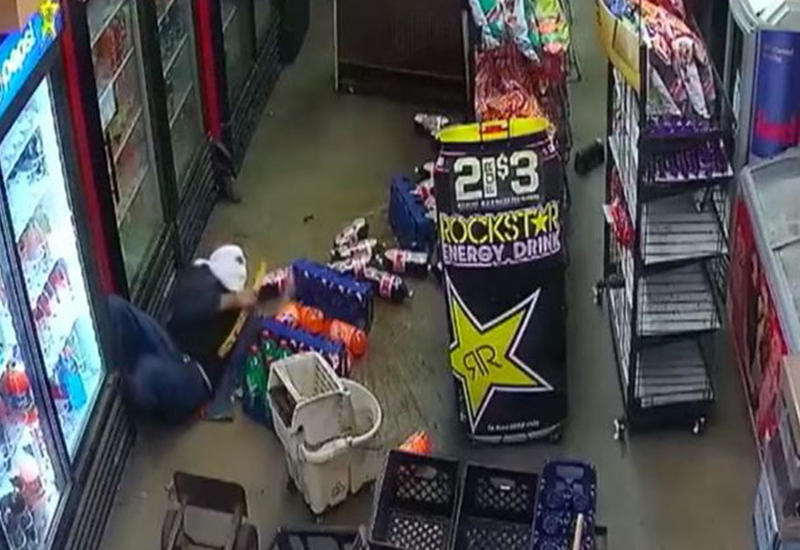 Вор прорыл лаз в продуктовый магазин и ограбил его