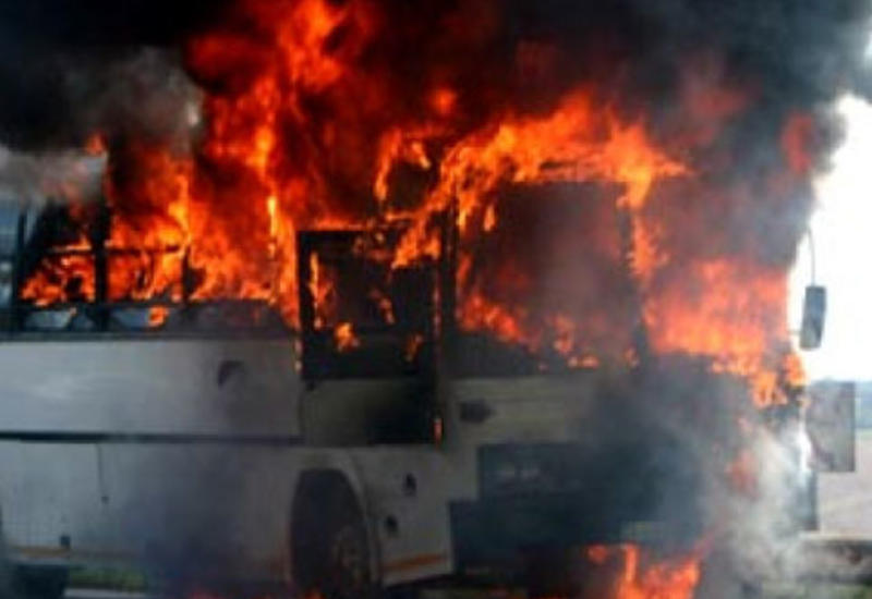 Ucarda sərnişin avtobusu yandı