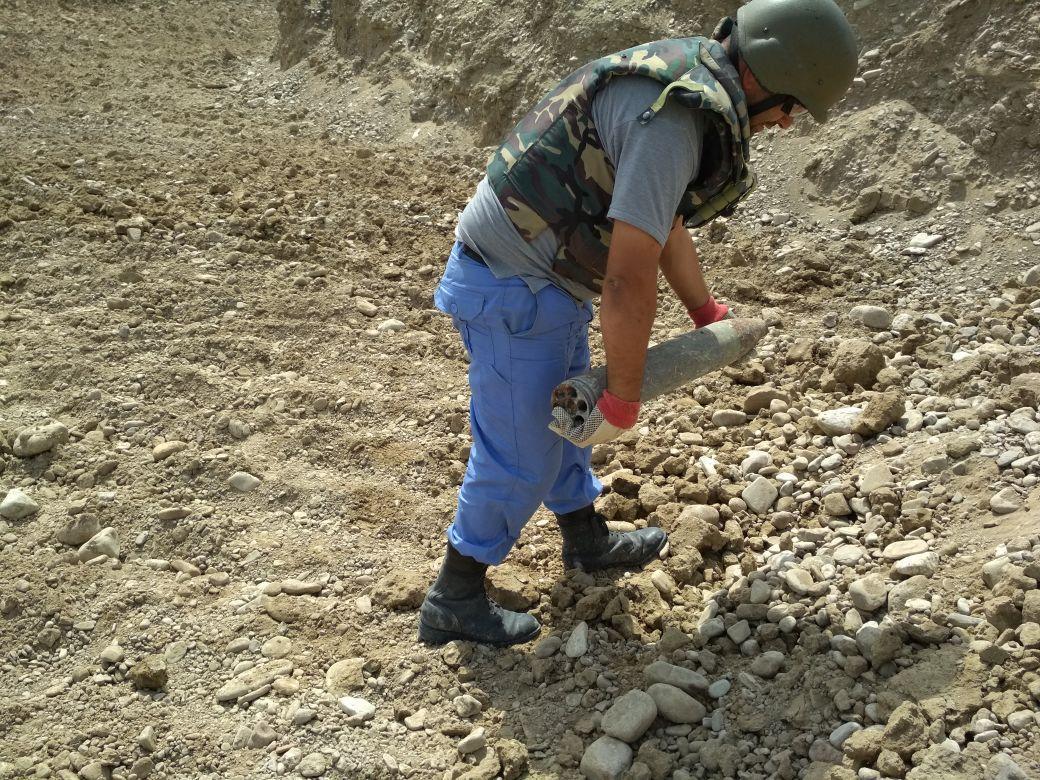 На трассе Баку-Губа обнаружен неразорвавшийся снаряд