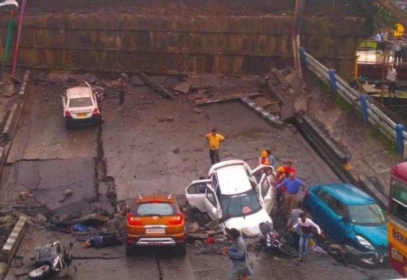 В Индии обрушился мост, есть погибшие