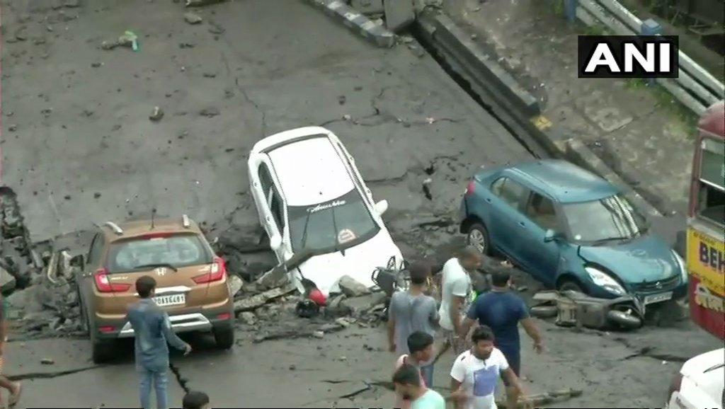 В Индии обрушился мост, есть погибшие