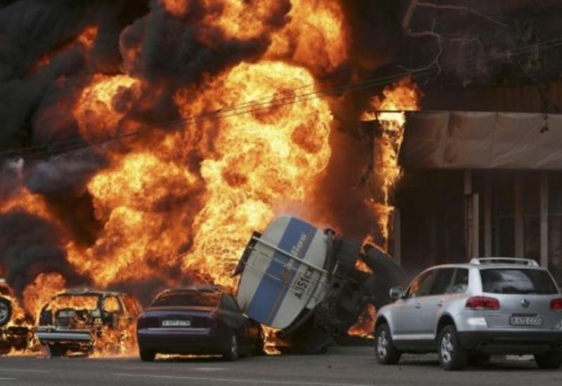 В Нигерии взорвался бензовоз, десятки погибших