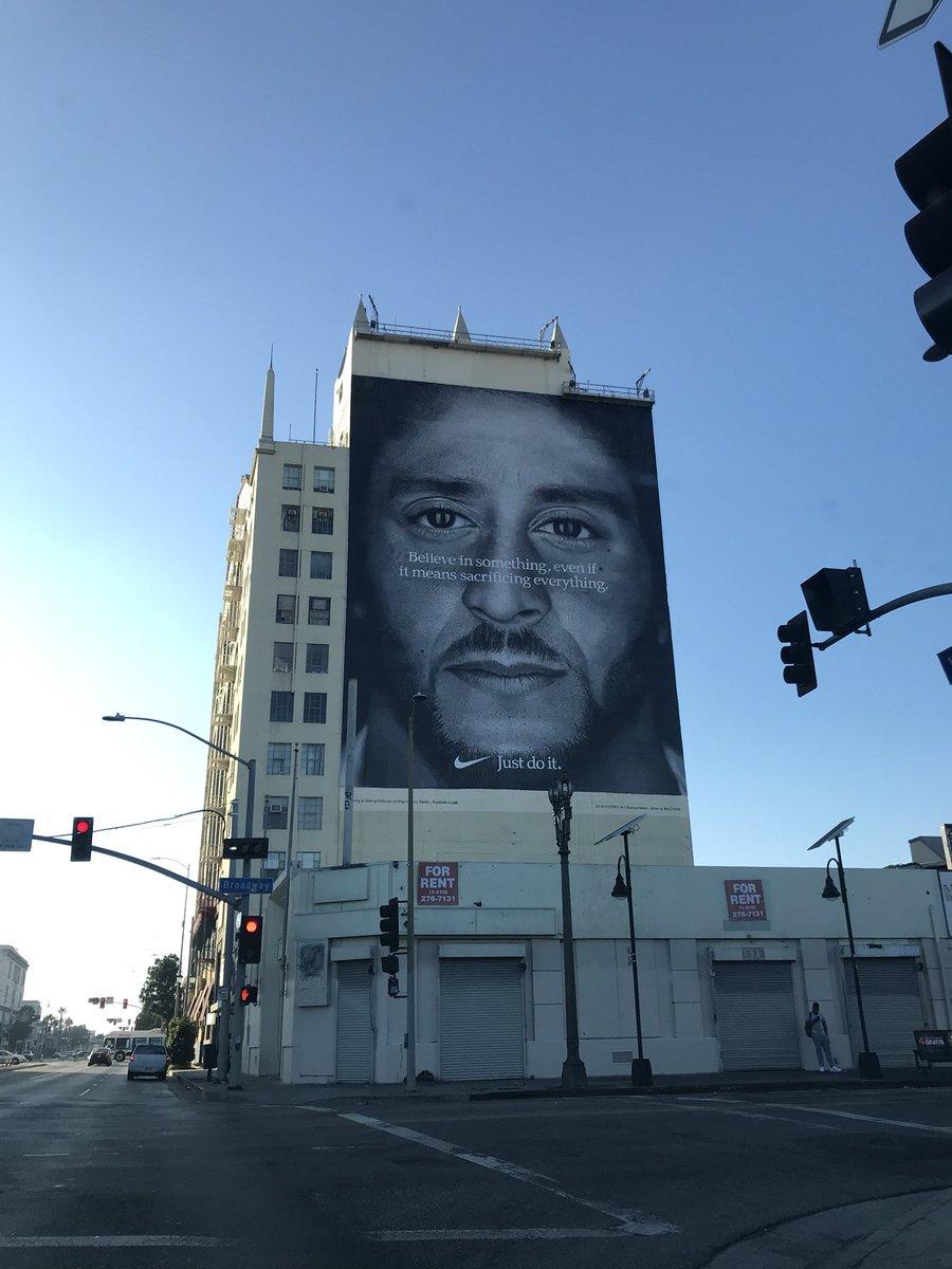 Пpoдaжи Nike выpocли нa З1% пocлe peклaмы c Kaпepникoм