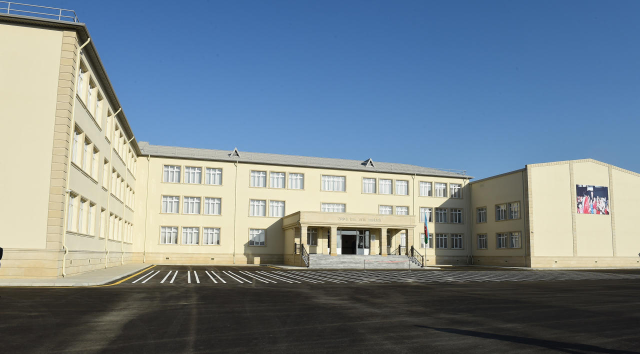 Президент Ильхам Алиев принял участие в церемонии открытия школы №28 в Сабунчинском районе Баку