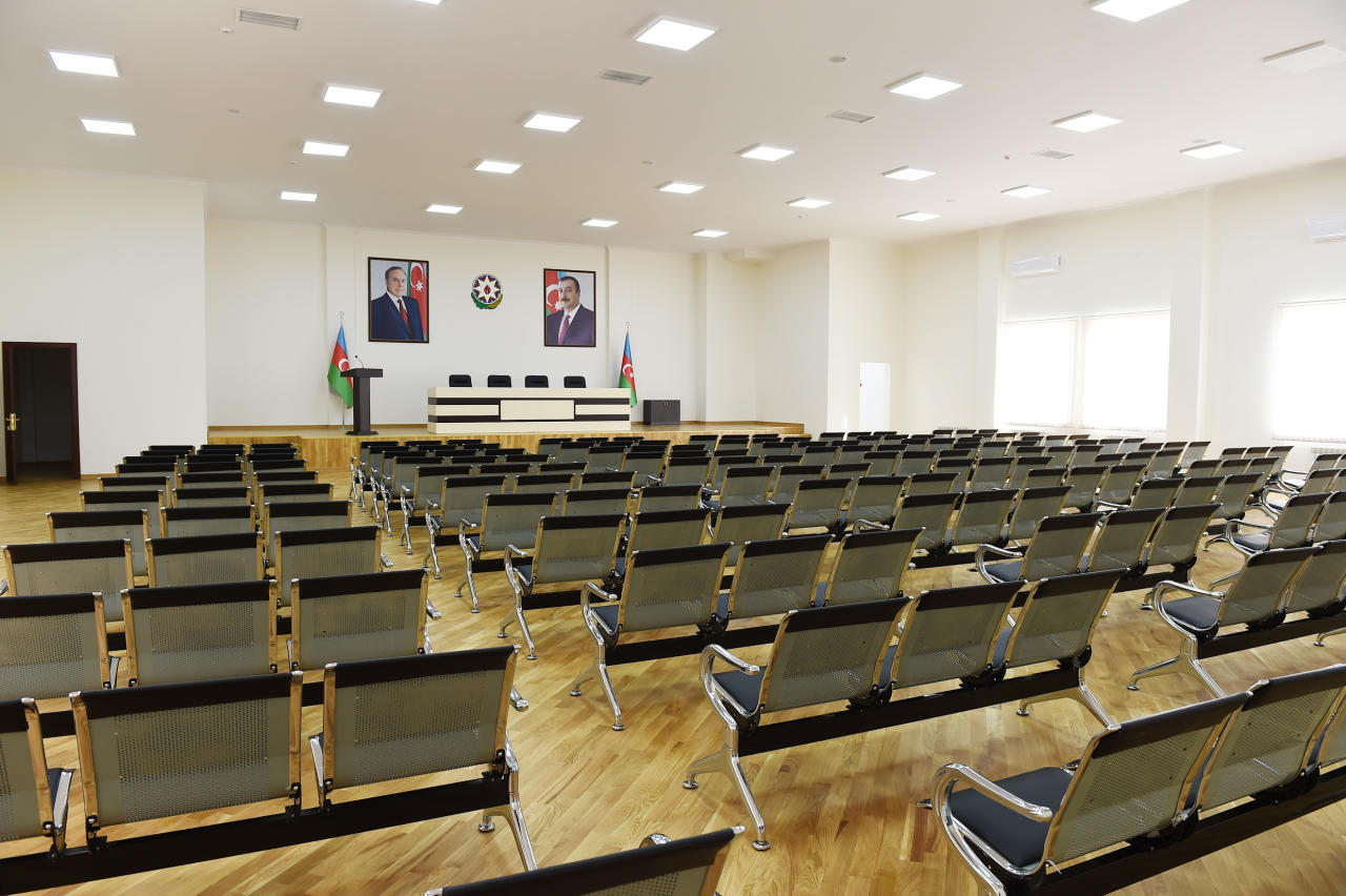 Президент Ильхам Алиев принял участие в церемонии открытия школы №28 в Сабунчинском районе Баку