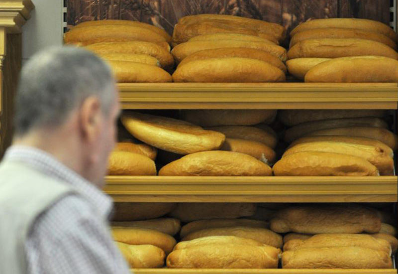 В Азербайджане обнародованы новые правила продажи хлеба из-за пандемии