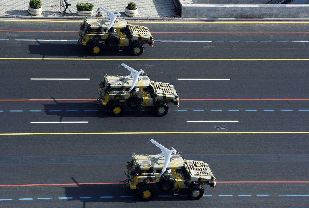 Президент Ильхам Алиев, Президент Реджеп Тайип Эрдоган и Первая леди Мехрибан Алиева приняли участие в параде, посвященном 100-летию освобождения Баку