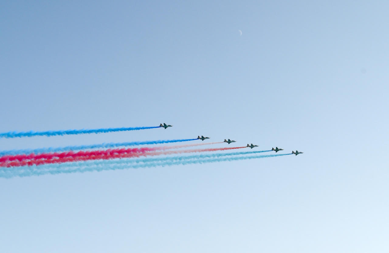 Президент Ильхам Алиев, Президент Реджеп Тайип Эрдоган и Первая леди Мехрибан Алиева приняли участие в параде, посвященном 100-летию освобождения Баку