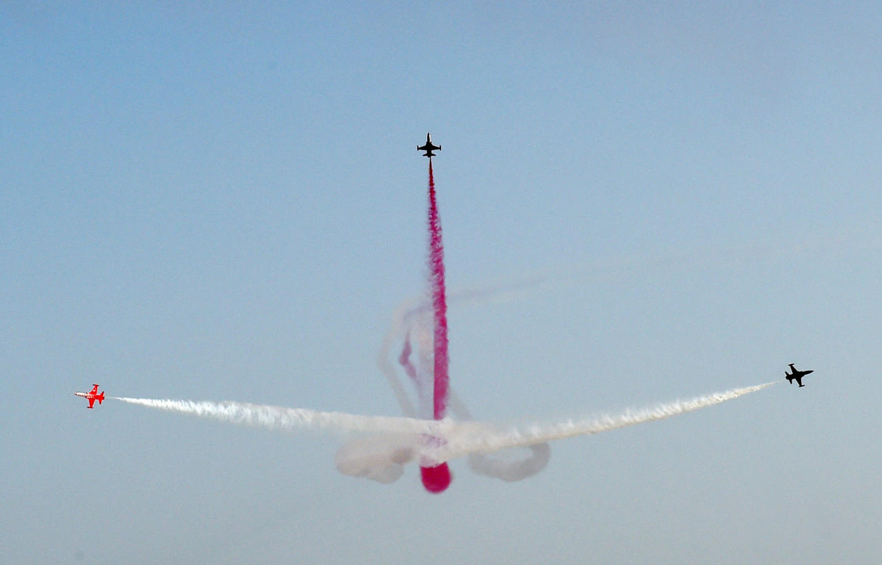 Президент Ильхам Алиев, Президент Реджеп Тайип Эрдоган и Первая леди Мехрибан Алиева приняли участие в параде, посвященном 100-летию освобождения Баку