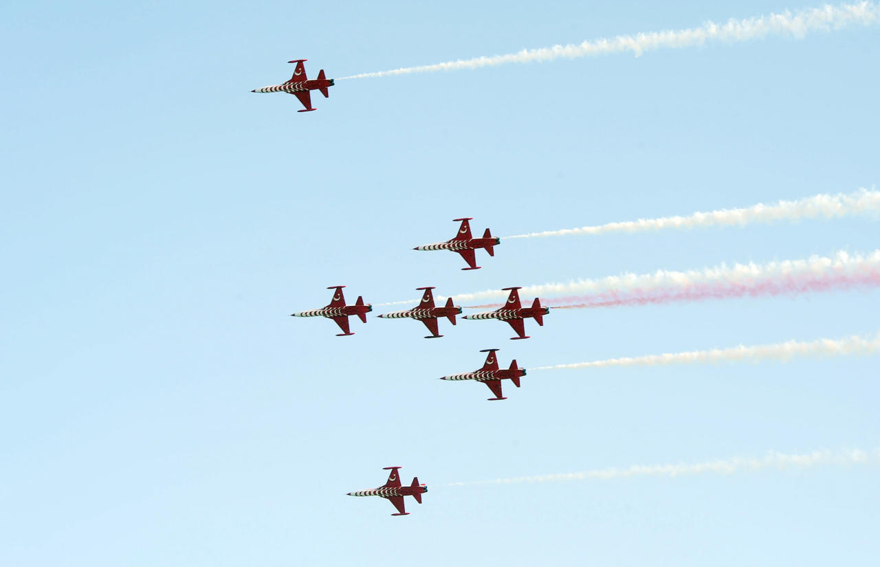Президент Ильхам Алиев, Президент Реджеп Тайип Эрдоган и Первая леди Мехрибан Алиева приняли участие в параде, посвященном 100-летию освобождения Баку