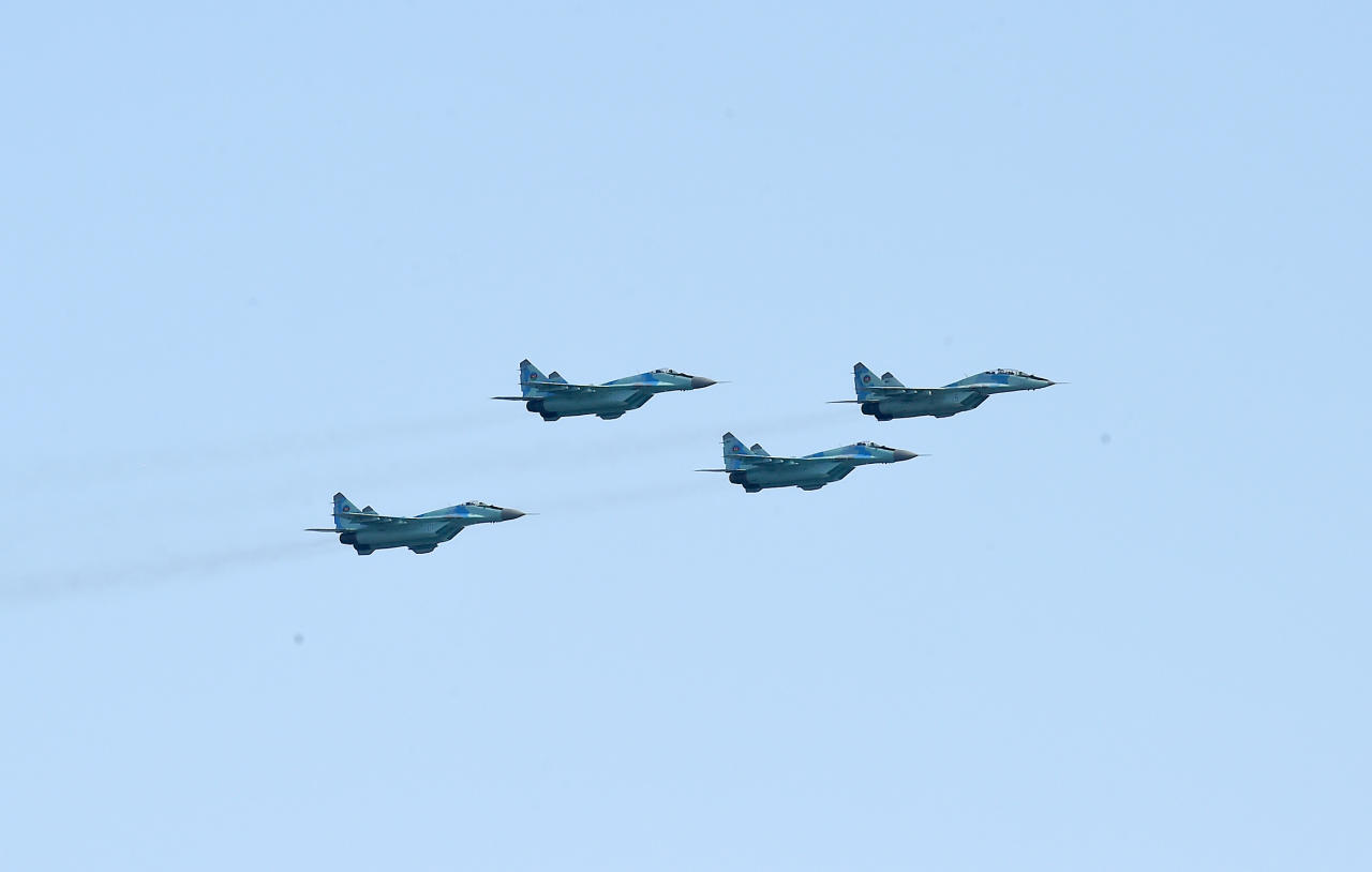 Президент Ильхам Алиев, Президент Реджеп Тайип Эрдоган и Первая леди Мехрибан Алиева приняли участие в параде, посвященном 100-летию освобождения Баку