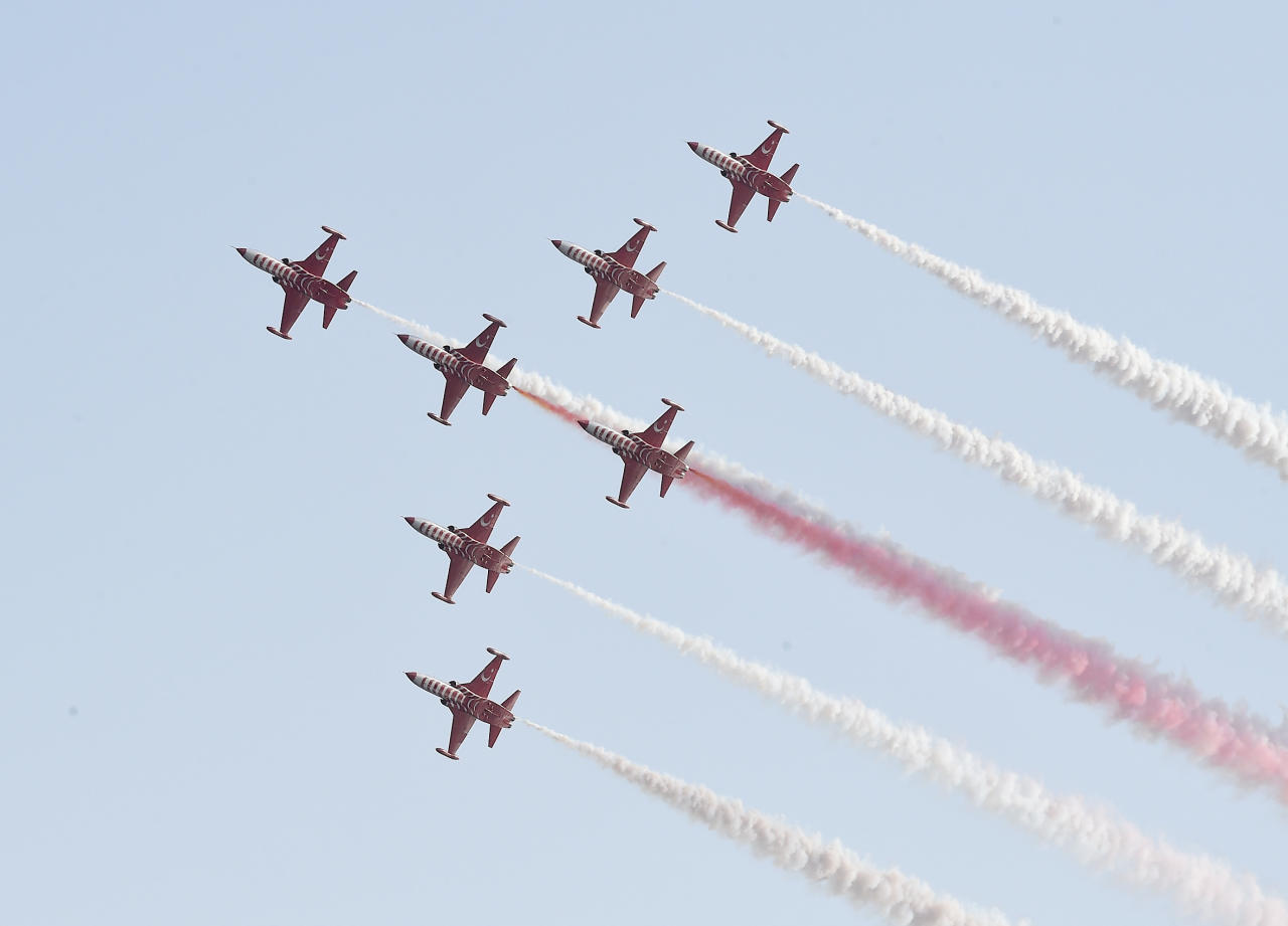 Президент Ильхам Алиев, Президент Реджеп Тайип Эрдоган и Первая леди Мехрибан Алиева приняли участие в параде, посвященном 100-летию освобождения Баку