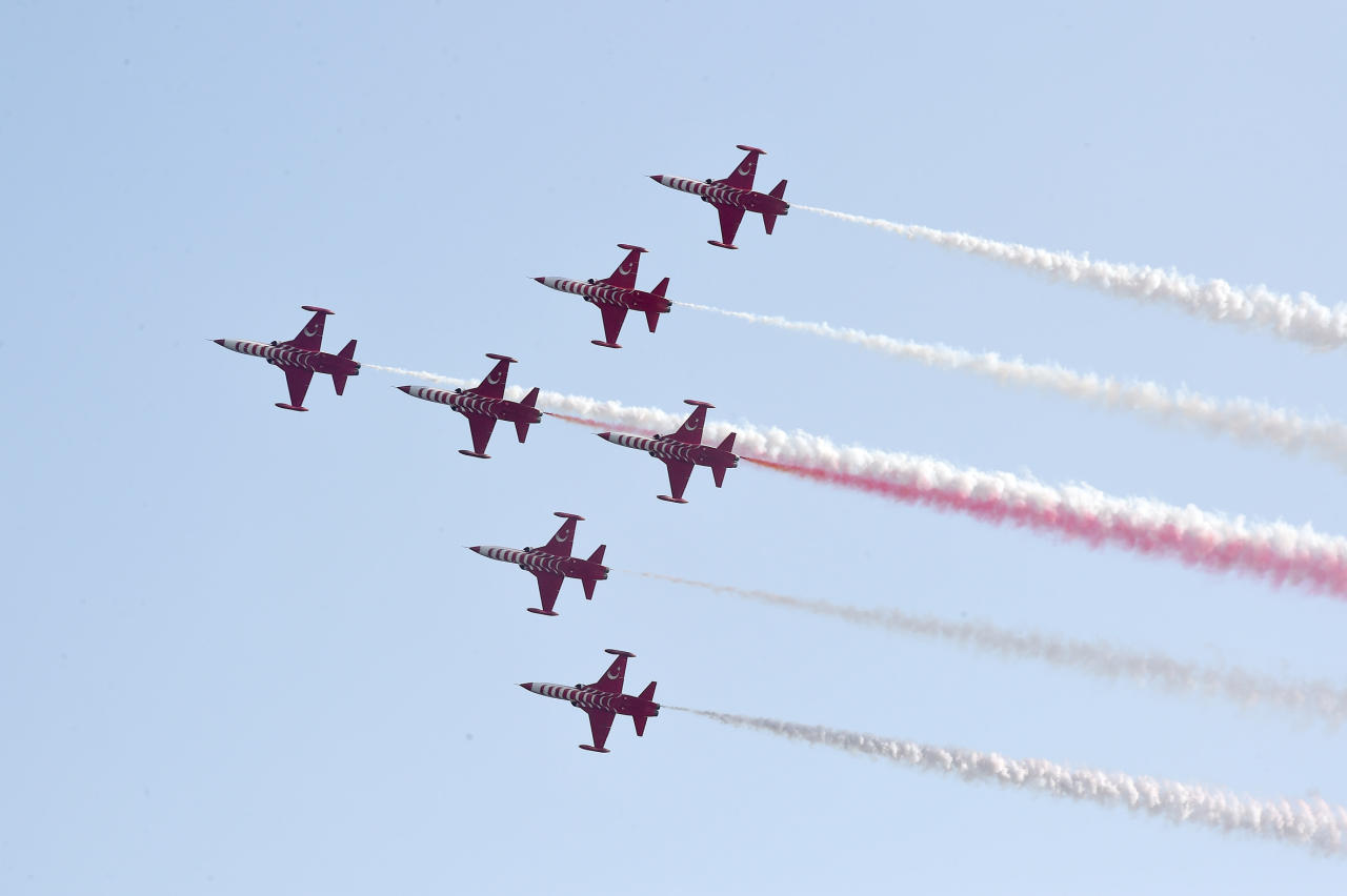 Президент Ильхам Алиев, Президент Реджеп Тайип Эрдоган и Первая леди Мехрибан Алиева приняли участие в параде, посвященном 100-летию освобождения Баку