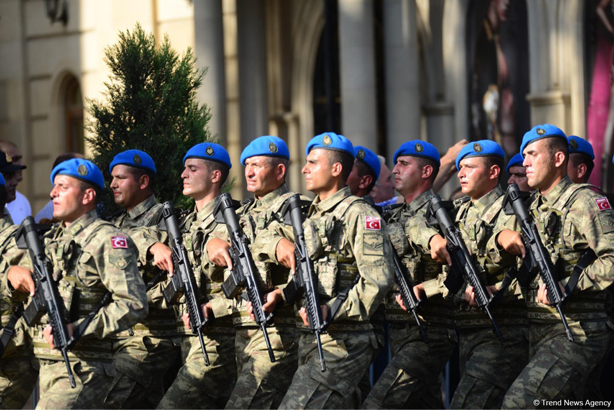 Лучшие моменты грандиозного парада, посвященного 100-летию освобождения Баку от большевистско-дашнакской оккупации