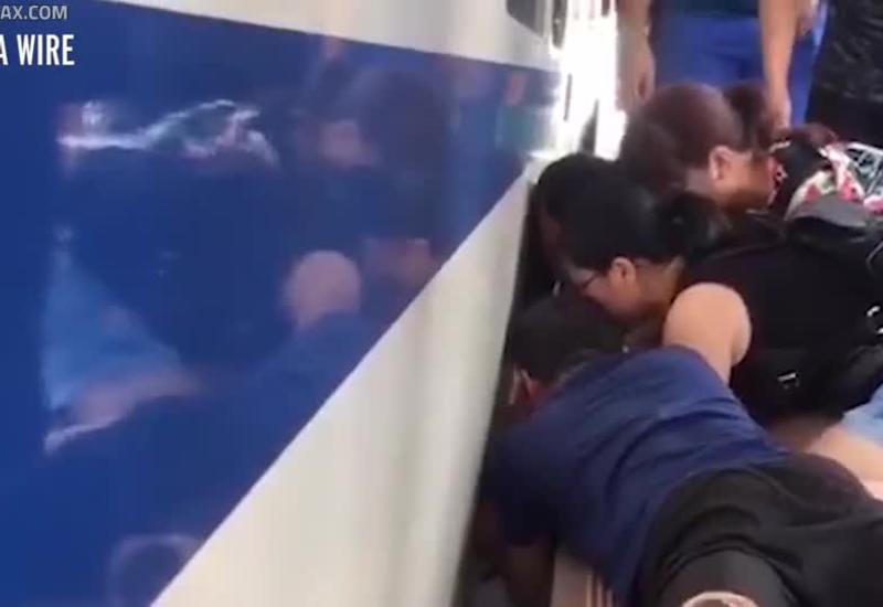 Пассажир снял спасение трёхлетней девочки, которая упала под поезд в метро