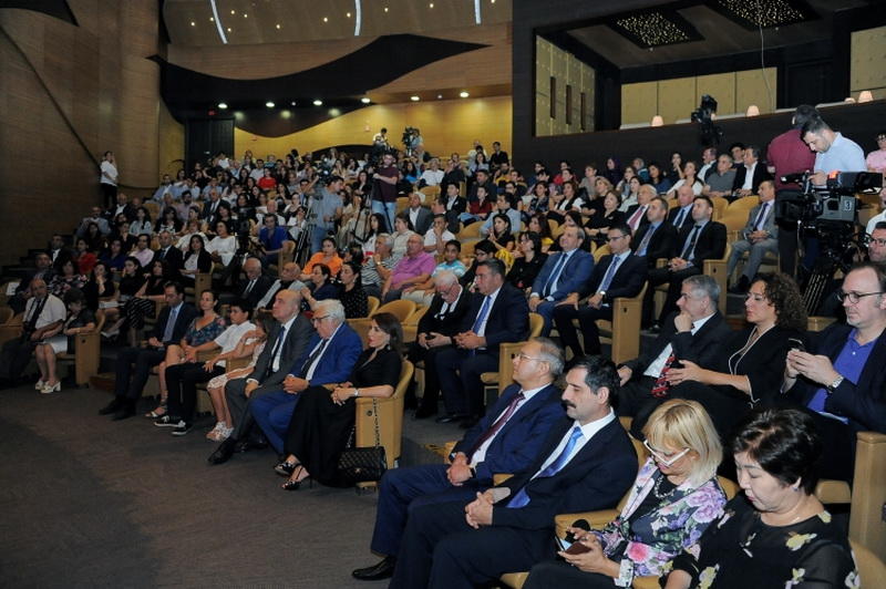 В Центре мугама ярким концертом презентовали новый оркестр "Dədə Qorqud"