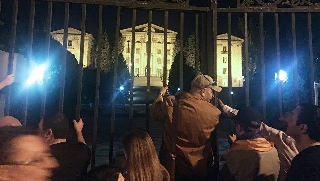 Волнения в Ереване. Никол Пашинян уходит в отставку