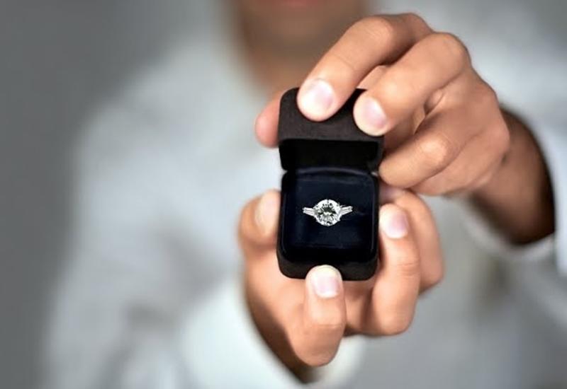 Парень разыграл собственную смерть перед девушкой ради эффектного предложения