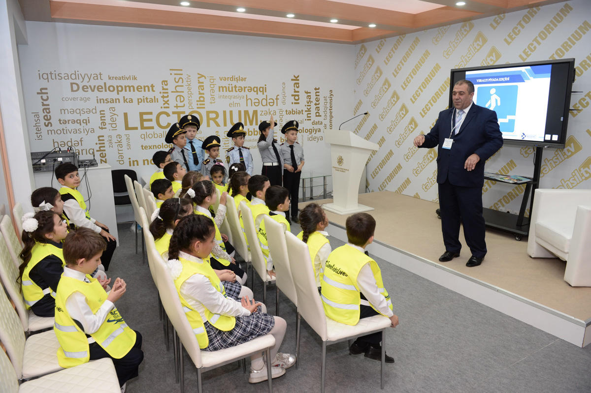 Автомобильная федерация Азербайджана участвует в XII международной выставке образования