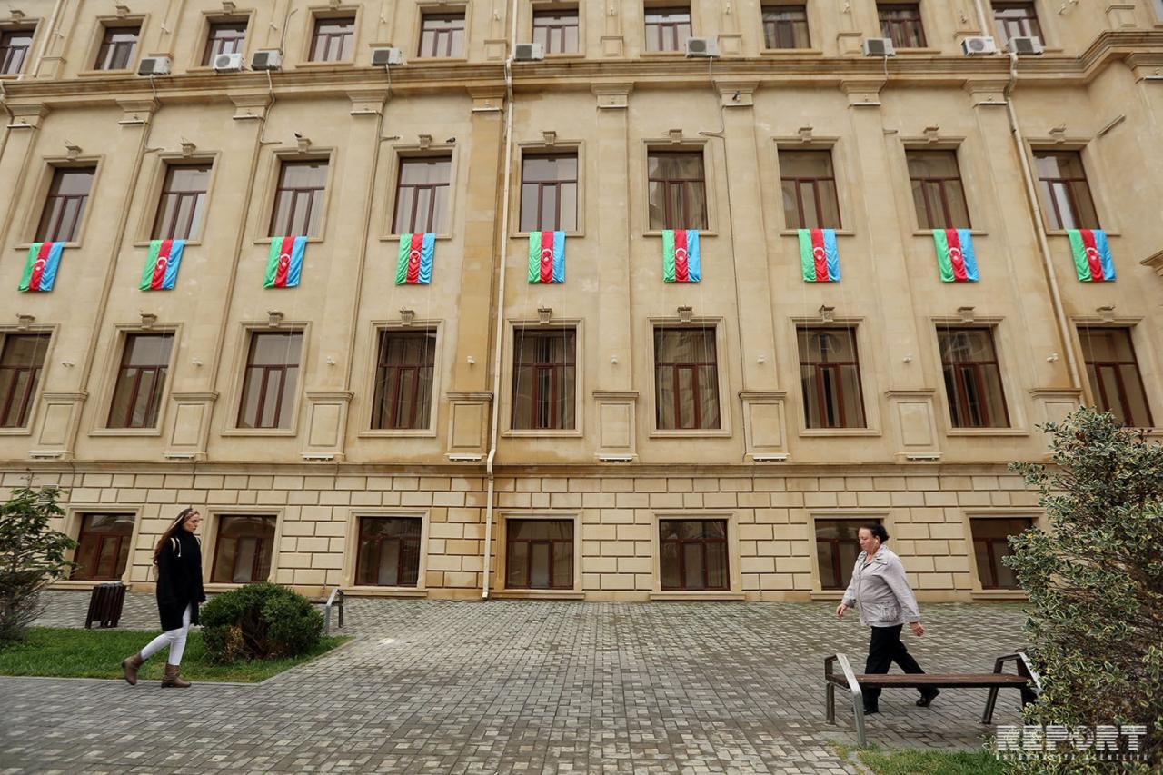 Баку окрасился в цвета национального флага Азербайджана