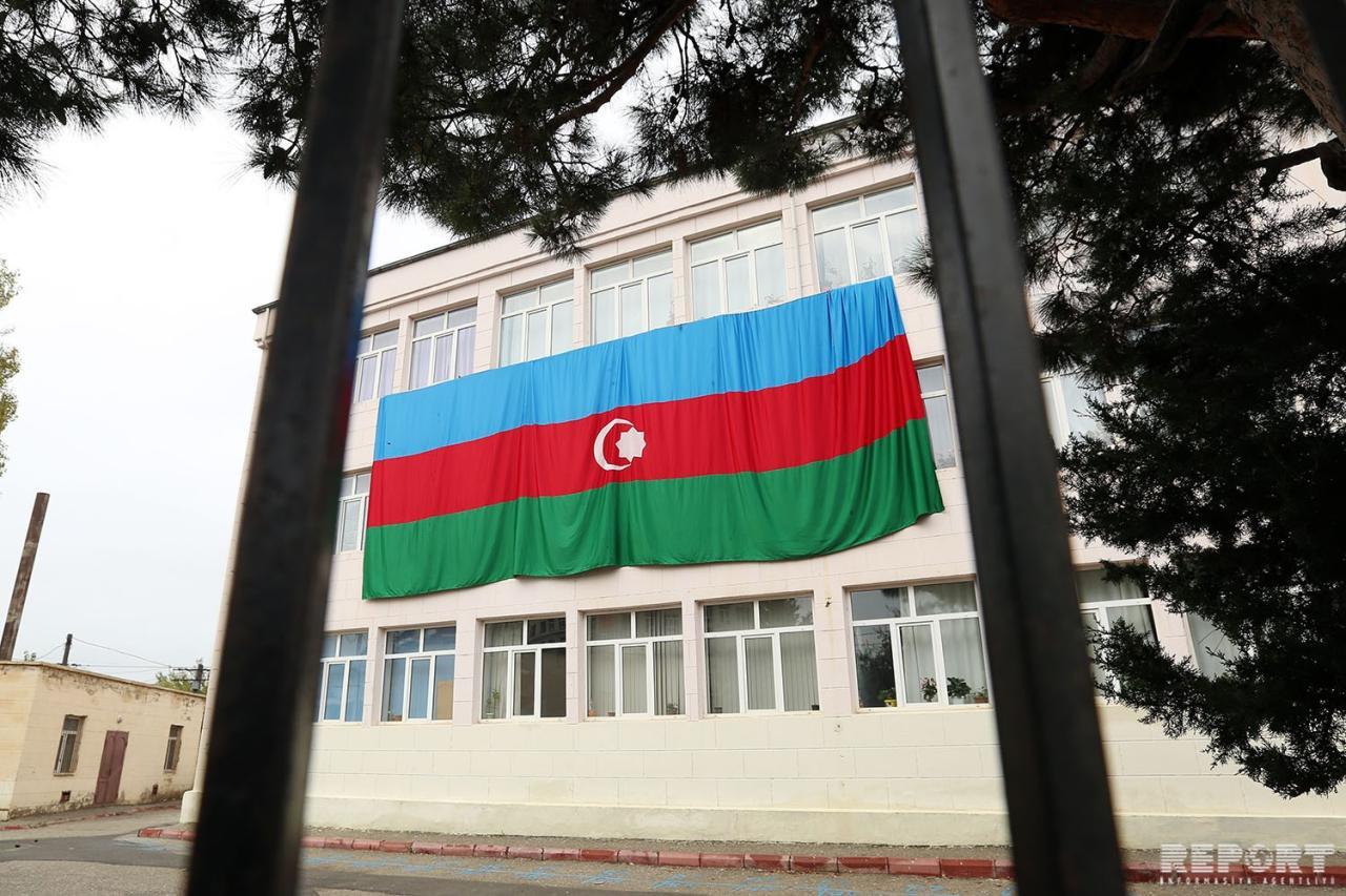 Баку окрасился в цвета национального флага Азербайджана