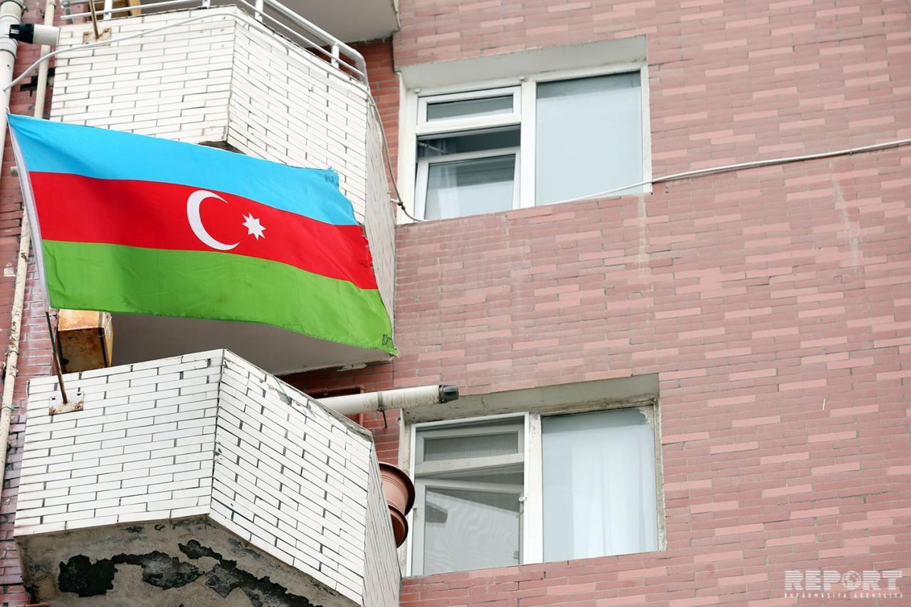 Баку окрасился в цвета национального флага Азербайджана