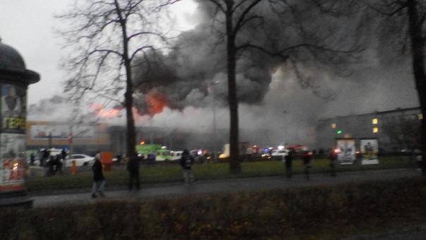 В Петербурге загорелся гипермаркет, эвакуированы 800 человек