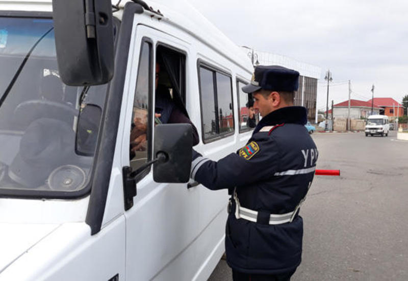 В Азербайджане водителям больше не нужно будет носить с собой права