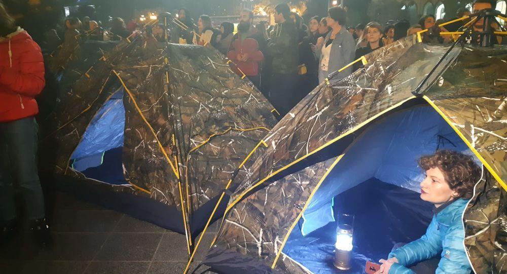 Митинг в Тбилиси: протестующие устроили стычки с полицией